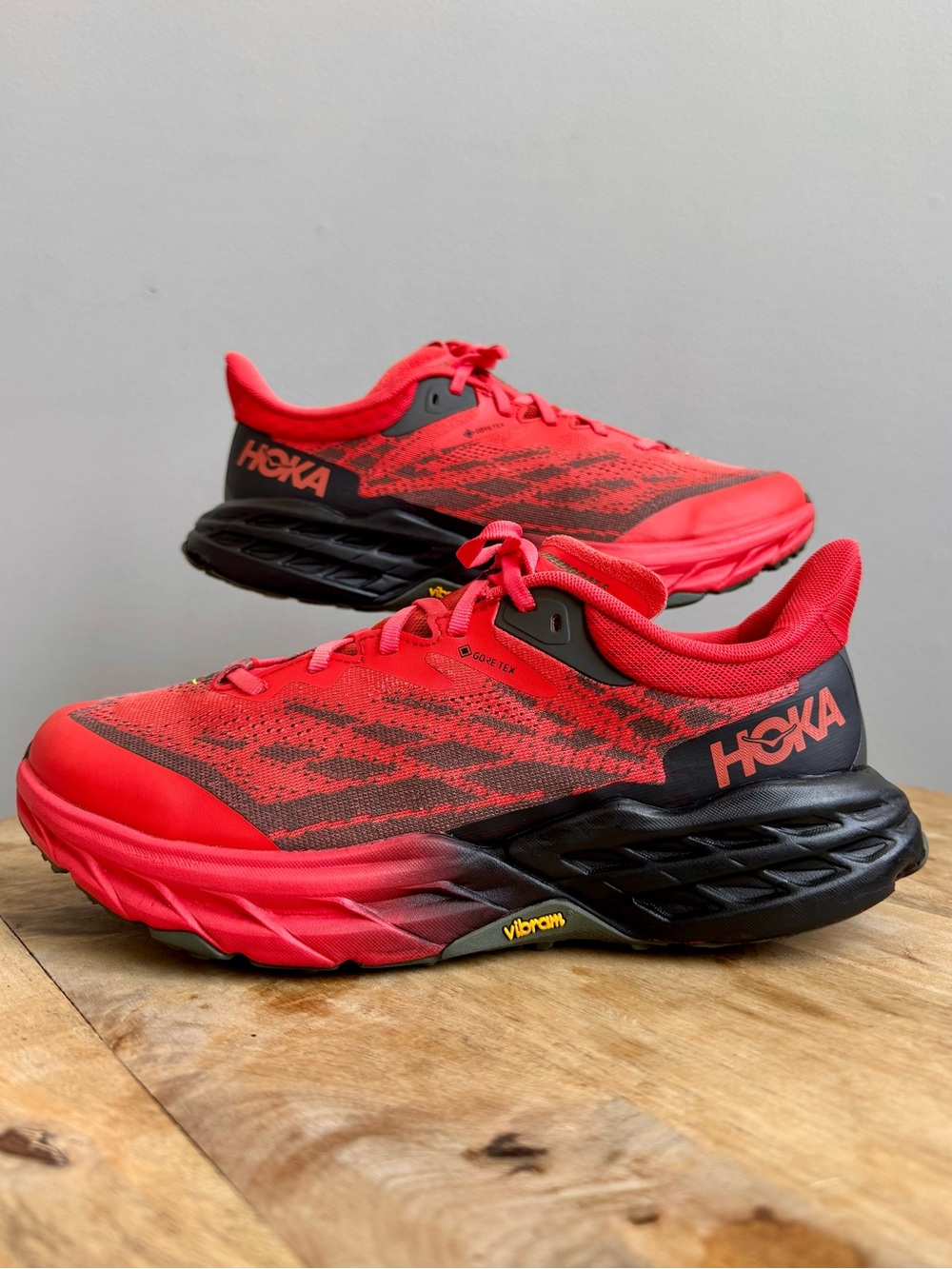 Hoka Speedgoat 5 GTX Men 9.5 Trail Running Hiking Fiesta Red Black Gore-Tex